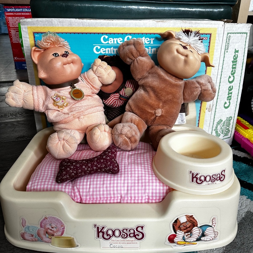 Vintage Cabbage Patch Kids Koosas Care Center  With 2 Koosas And Accessories
